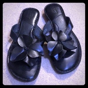 BORN sz 7 38 black floral sandals